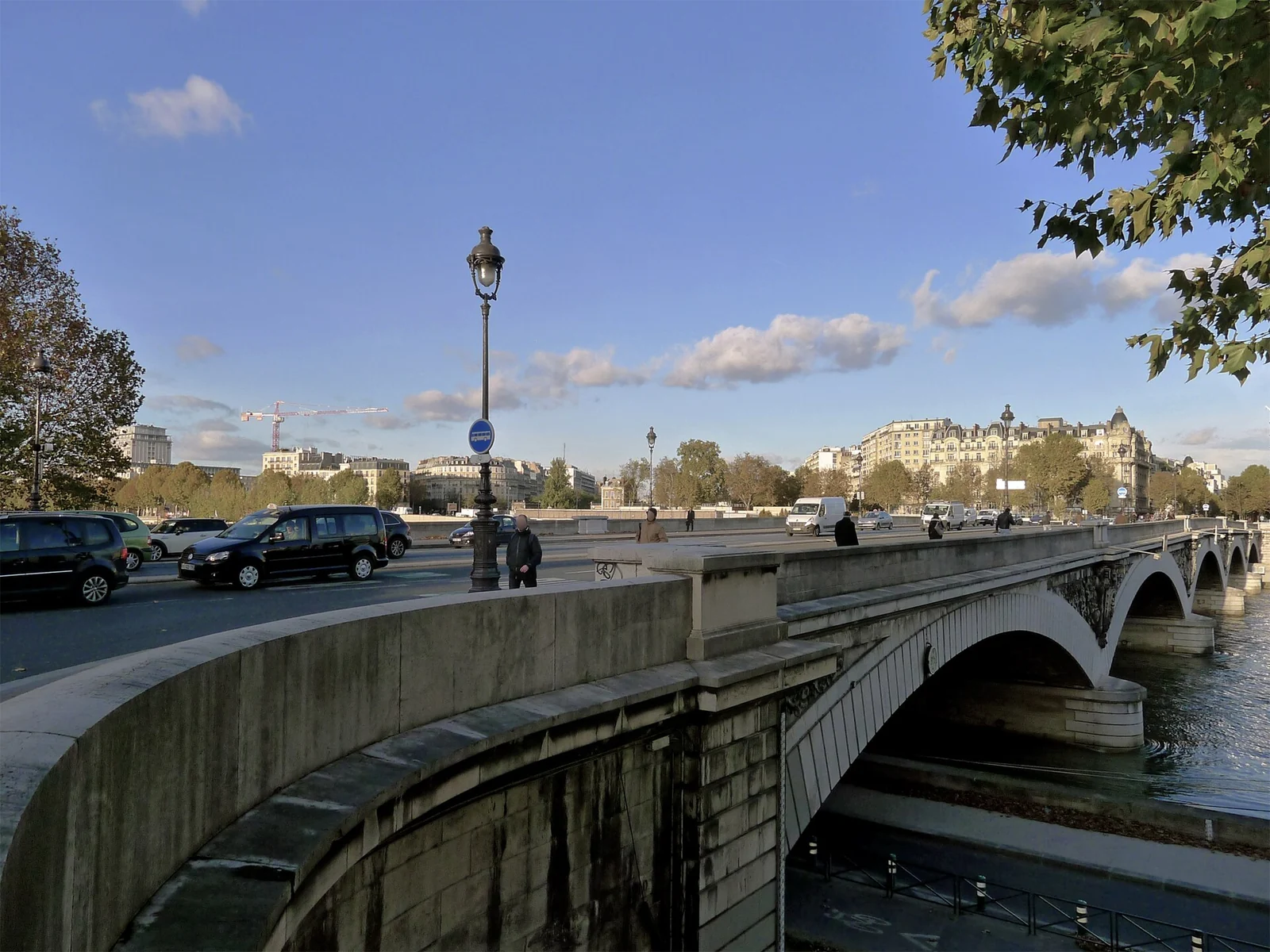 An oblique view of the stone arches and roadway of Pont d’Austerlitz across the Seine.